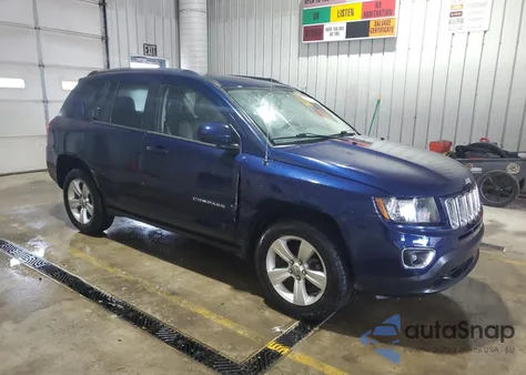 2015 Jeep Compass Latitude z USA, uszkodzony, nr VIN 1C4NJCEA4FD240854